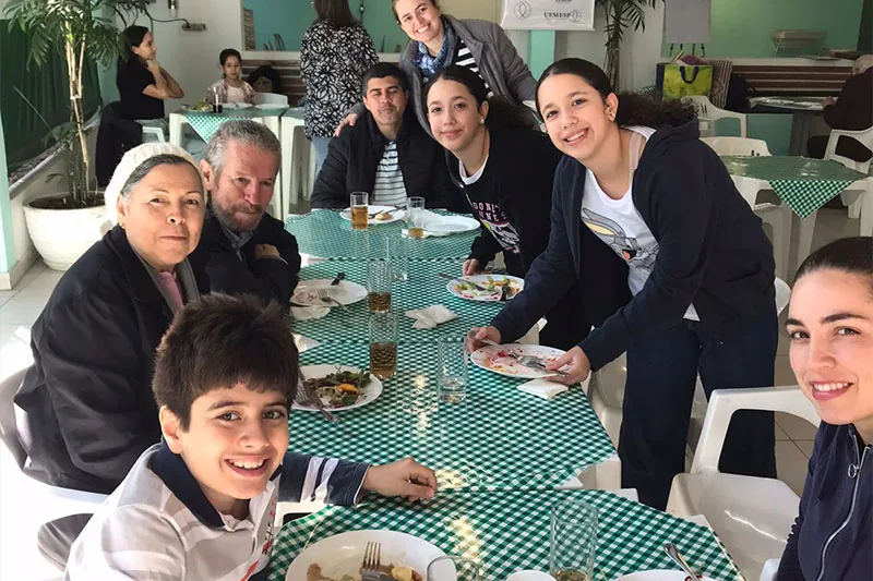 Famílias reunidas na confraternização dos Metroviários de Cristo em 2023